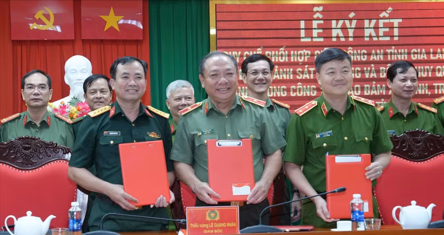 bo-tu-lenh-cscd-cong-an-tinh-va-bo-chi-huy-quan-su-tinh-ky-ket-quy-che-anh-thu-huyen-6827.jpg