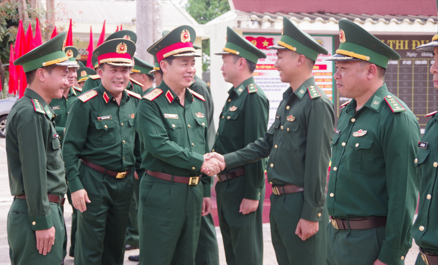 doan-cong-tac-tham-chuc-tet-6600.jpg