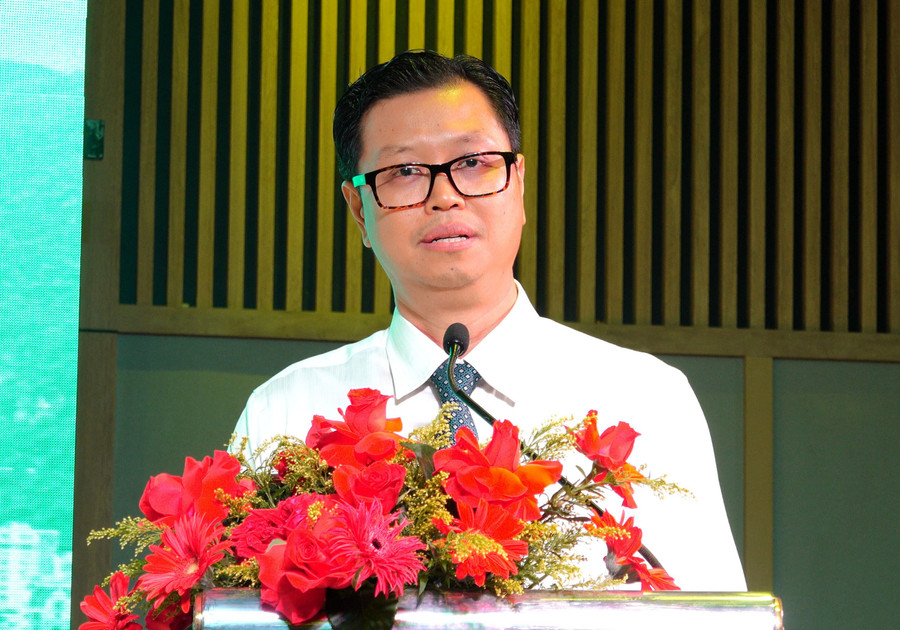 Bí thư Đảng ủy phường Quy Nhơn Nam Đặng Mạnh Cường cảm ơn sự quan tâm của các nhà đầu tư, doanh nghiệp. Ảnh: M.N bi-thu-dang-uy-phuong-quy-nhon-nam-cam-on-su-quan-tam-cua-cac-nha-dau-tu-doanh-nghiep.jpg