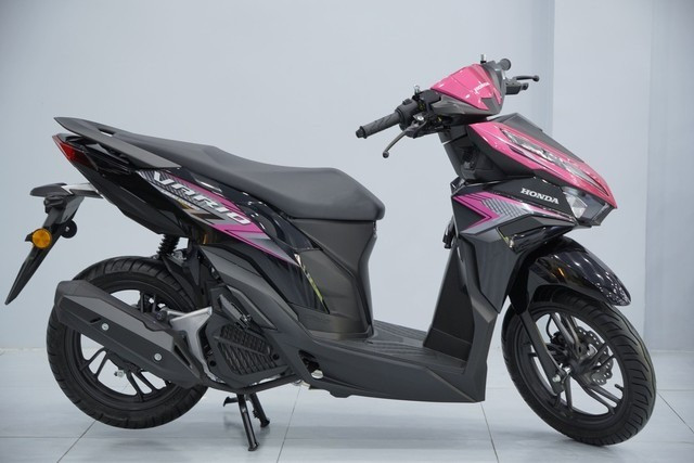 Phiên bản màu hồng đen Magenta chỉ có ở thị trường Malaysia. Ảnh: S.T honda-vario-125-1.jpg