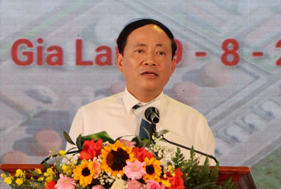 Chủ tịch UBND tỉnh Phạm Anh Tuấn phát biểu tại lễ khởi công Khu công nghiệp Phù Mỹ giai đoạn 1. Ảnh: Quân Dương chu-tich-ubnd-tinh-pham-anh-tuan-phat-bieu-tai-le-khoi-cong-kcn-phu-my-giai-doan-1-1411.jpg