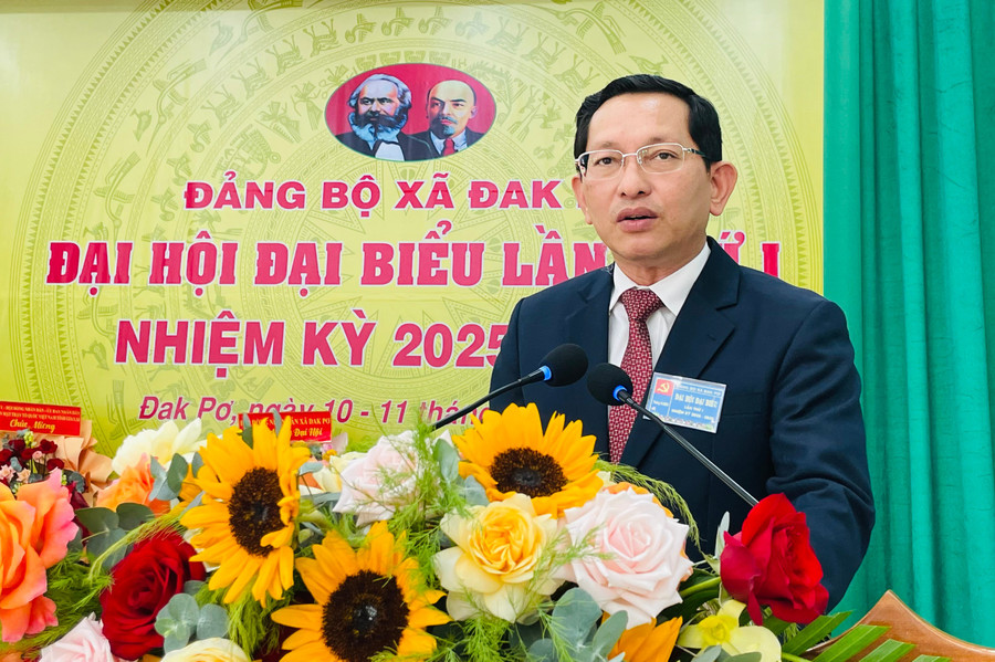 Đồng chí Mai Việt Trung - Ủy viên Ban Thường vụ Tỉnh ủy, Trưởng Ban Tổ chức Tỉnh ủy, đề nghị Đảng bộ Đak Pơ cần khai thác hiệu quả tiềm năng, phát triển hạ tầng đồng bộ, xây dựng đội ngũ cán bộ đáp ứng yêu cầu mới. Ảnh: Nguyễn Hiền dong-chi-mai-viet-trung-phat-bieu-chi-dao-dai-hoi-dak-po.jpg