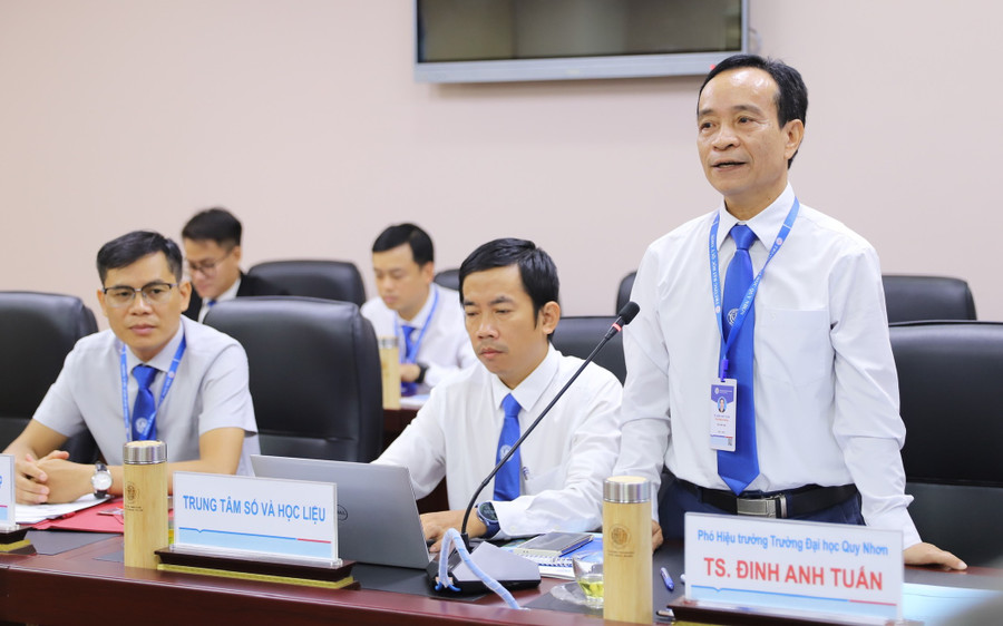 TS. Đinh Anh Tuấn, Phó Hiệu trưởng Trường Đại học Quy Nhơn, chủ trì họp báo. Ảnh: Minh Hiền 1-2025-07-15t141559662.jpg