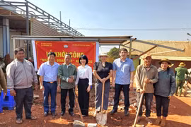 Khởi công 2 căn nhà “Đại đoàn kết” cho hộ nghèo xã KDang