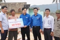 Tỉnh đoàn Gia Lai và Thành đoàn TP Hồ Chí Minh trao quà hỗ trợ người dân xã Phù Mỹ Bắc bị ảnh hưởng bão số 13.