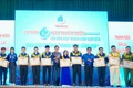 Hội LHTN Việt Nam tỉnh trao Giải thưởng “Thanh niên sống đẹp” cho các cá nhân có hành động, nghĩa cử cao đẹp trong xã hội vào tối 12-10.
