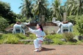 Em Võ Thị Ngọc Xuân tập luyện cho tiết mục Thái Sơn côn.