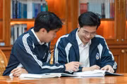 Bộ GD&ĐT yêu cầu đại học mở rộng dạy bằng tiếng Anh, sinh viên cần chuẩn bị gì?