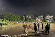 Nam sinh viên Trường Đại học Mỏ - Địa chất nghi bị nước cuốn trôi khi đi qua khu vực ngập sâu