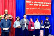 Trao 125 suất quà cho học sinh có hoàn cảnh khó khăn tại xã Gào