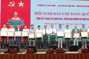 Báo Gia Lai nhận bằng khen của Ban Tuyên giáo Trung ương về công tác báo chí