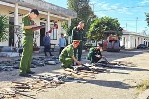 Chư Sê: Tiêu hủy 199 vũ khí, vật liệu nổ, công cụ hỗ trợ