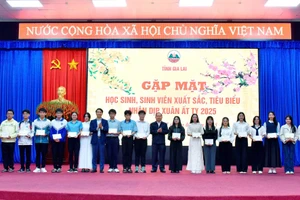 Gia Lai gặp mặt 205 học sinh, sinh viên xuất sắc, tiêu biểu nhân dịp đầu Xuân Ất Tỵ 2025