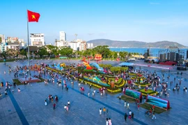 Cụm linh vật năm Bính Ngọ 2026 tại Quảng trường Nguyễn Tất Thành trở thành điểm nhấn nghệ thuật thu hút người dân và du khách du xuân. Ảnh: Ngọc Nhuận