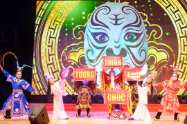 Múa Trình tường thể hiện nét vũ đạo, phục trang, hóa trang đặc trưng của hát bội Bình Định. Ảnh: Ngọc Nhuận