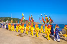 Lễ hội cầu ngư vạn đầm Xương Lý gắn với tín ngưỡng thờ cá voi (thần Nam Hải) của ngư dân bản địa. Ảnh: Ngọc Nhuận