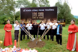 Lễ động thổ xây dựng phim trường Tây Sơn thất hổ tướng tại khu du lịch sinh thái Hầm Hô Rosa Alba. Ảnh: ĐVCC