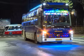 Ấm tình những chuyến xe kết nối rừng-biển