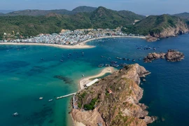 Đảo Hòn Khô ở làng biển Nhơn Hải (phường Quy Nhơn Đông, tỉnh Gia Lai) là điểm đến nổi tiếng thu hút đông đảo du khách. Ảnh: Đoan Ngọc