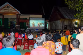 Các đội chiếu bóng của Trung tâm Văn hóa tỉnh Gia Lai sẽ phục vụ nhân dân, ưu tiên vùng sâu, vùng xa, vùng đồng bào dân tộc thiểu số. Ảnh: Ngọc Nhuận