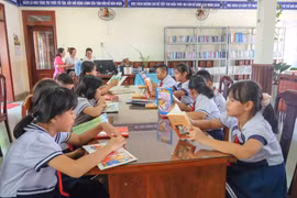 Tủ sách cơ sở đặt tại Thư viện Hy vọng là nơi truyền cảm hứng học tập cho thế hệ trẻ. Ảnh: Ngọc Nhuận