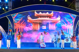 Tiết mục dự thi liên khúc dân ca bài chòi Mừng ngày hội non sông xuất sắc giành huy chương vàng tại Hội thi. Ảnh: ĐVCC