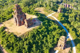 Hệ thống di tích tháp Chăm sẽ được ưu tiên đầu tư tu bổ, tôn tạo. Ảnh: Ngọc Nhuận