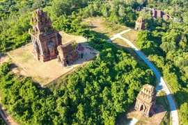 Hệ thống di tích tháp Chăm sẽ được ưu tiên đầu tư tu bổ, tôn tạo. Ảnh: Ngọc Nhuận