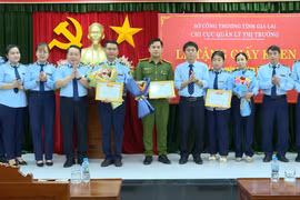 Gia Lai: Khen thưởng đột xuất 3 tập thể, cá nhân về công tác chống buôn lậu, gian lận thương mại