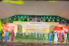 Chương trình nghệ thuật “60 năm âm vang Plei Me-Bản hùng ca đại ngàn” tại xã Chư Prông