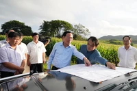 Chủ tịch UBND tỉnh Phạm Anh Tuấn khảo sát khu vực dự kiến quy hoạch khu trung tâm hành chính mới xã Cửu An tại thôn An Điền Bắc.