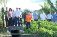 Phó Chủ tịch UBND tỉnh Nguyễn Thị Thanh Lịch kiểm tra và chỉ đạo phương án ứng phó bão số 13 (KALMAEGI) tại xã Pờ Tó.