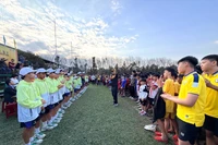 Gần 500 em thiếu nhi từ khắp mọi miền đất nước hội tụ tại Học viện LPBank Hoàng Anh Gia Lai để tham gia Festival tuyển sinh Chiến binh tương lai, nuôi dưỡng ước mơ trở thành cầu thủ chuyên nghiệp.