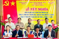 Sở Giáo dục và Đào tạo tỉnh Gia Lai phối hợp với các doanh nghiệp tổ chức lễ kết nghĩa với thôn 1 và thôn 2, xã Sró nhằm hỗ trợ phát triển kinh tế - xã hội và tăng cường tình đoàn kết dân tộc