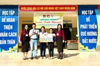 Chương trình Xuân tình nguyện 2026 trao tặng vở, áo ấm và quà Tết cho học sinh có hoàn cảnh khó khăn tại Trường Tiểu học Nay Der, xã Gào, phường Pleiku vào sáng 16-01