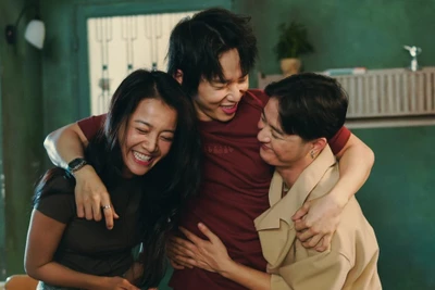 Phim kinh dị 'Dưới đáy hồ' dẫn đầu doanh thu phòng vé ngày đầu ra rạp