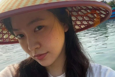 Yeri (Red Velvet) khoe loạt ảnh 'gây thương nhớ' tại Đà Nẵng