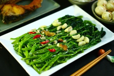 Rau muống xào tỏi lọt vào tốp 100 món rau ngon nhất thế giới