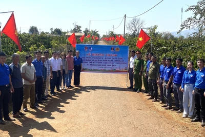 Khánh thành công trình Thanh niên Đường cờ Tổ Quốc tại Làng Phung, xã Ia Mơ Nông huyện Chư Pah