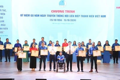 22 thanh niên tiêu biểu nhận giải '15 tháng 10', 'Thanh niên sống đẹp'