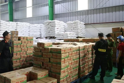 Triệt phá công xưởng sản xuất dầu ăn, mì chính giả cực lớn 