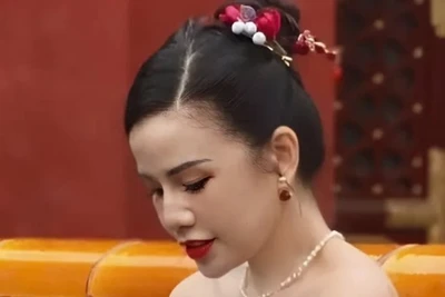 MC Bích Hồng xin lỗi sau khi bị cắt sóng