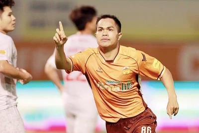 HAGL vừa biết cách trụ hạng lại vừa khiến cuộc đua vô địch trở nên 'khó thở'