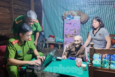 Công an Đắk Nông đến tận nhà thu mẫu ADN thân nhân liệt sĩ chưa xác định danh tính