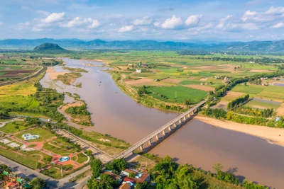 Cầu Bến Mộng. Ảnh: Phạm Quý