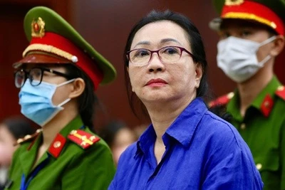 Bị cáo Trương Mỹ Lan khóc và cho biết đã sẵn sàng khắc phục hậu quả