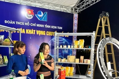 Sôi nổi livestream tại Hội chợ sản phẩm Thanh niên Kon Tum