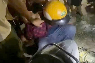 Người đàn ông bị truy đuổi, vây bắt vì nghi bắt cóc bé gái 13 tuổi