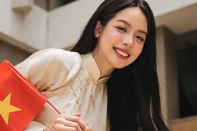 Dàn hoa hậu mặc áo dài hướng về đại lễ 30/4