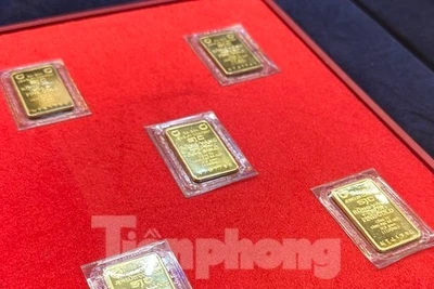 Giá vàng tiếp tục giảm mạnh